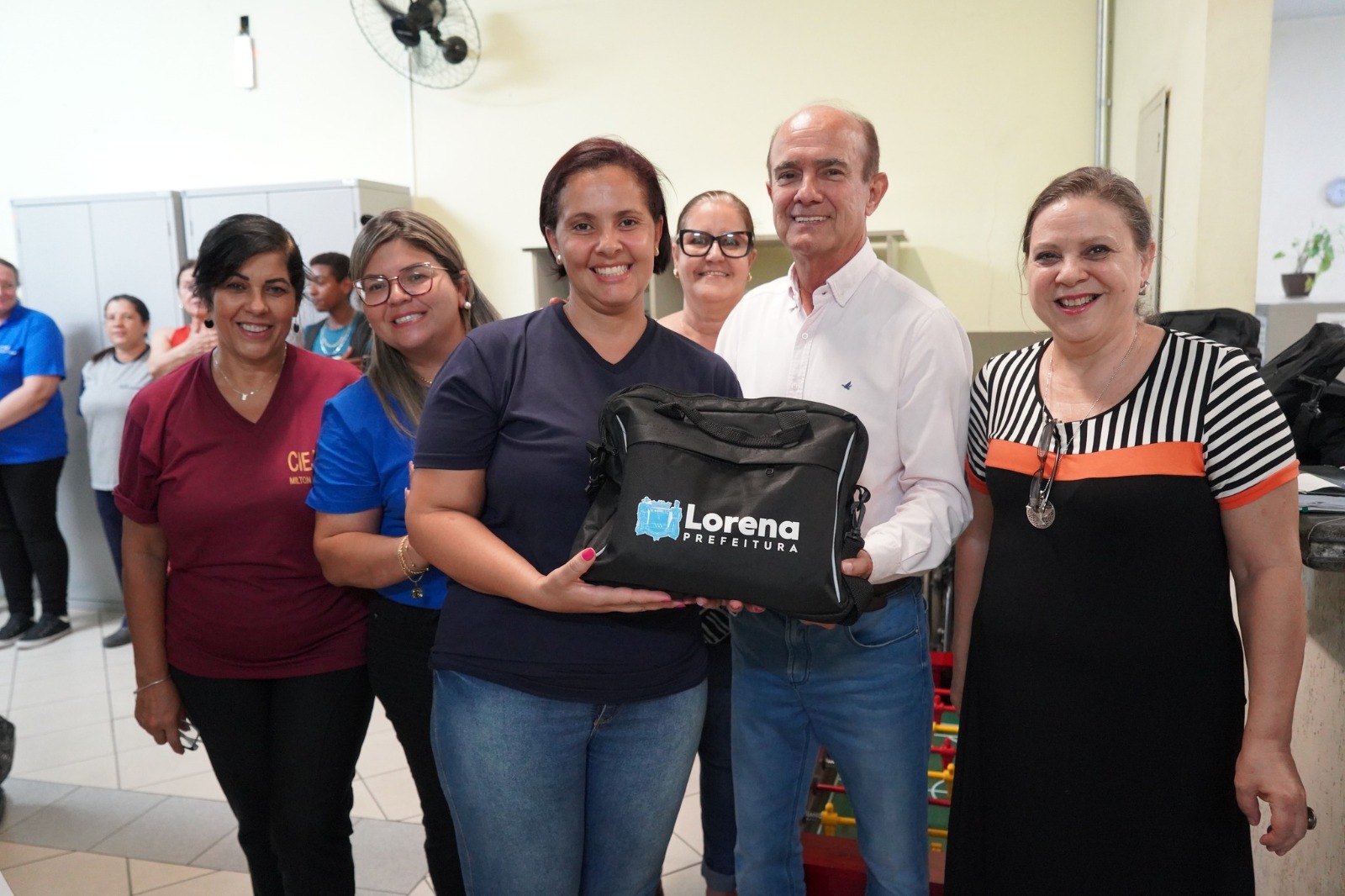 PREFEITURA DE LORENA ENTREGA KITS DE MATERIAL ESCOLAR PARA PROFESSORES DA REDE MUNICIPAL DE ENSINO