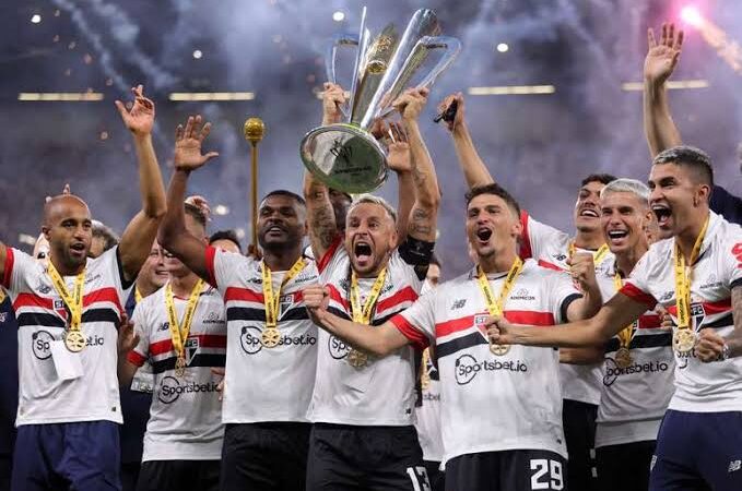 NOS PÊNALTIS SÃO PAULO VENCE PALMEIRAS E É CAMPEÃO DA SUPERCOPA DO BRASIL