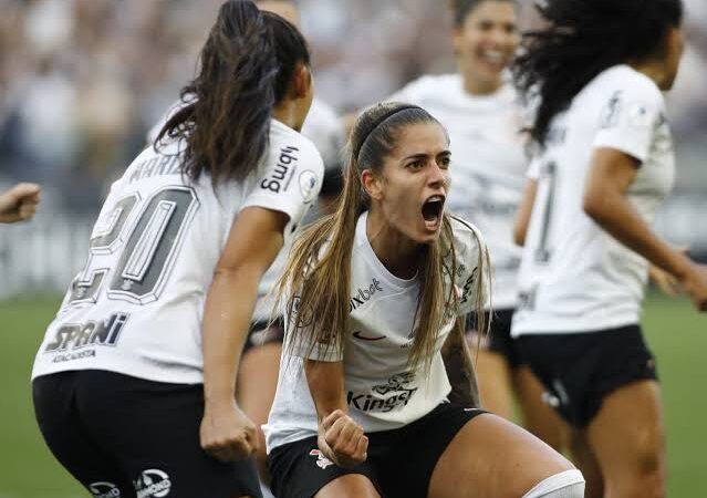 CORINTHIANS CHEGA A FINAL DA SUPERCOPA FEMININA E ENFRENTARÁ O CRUZEIRO