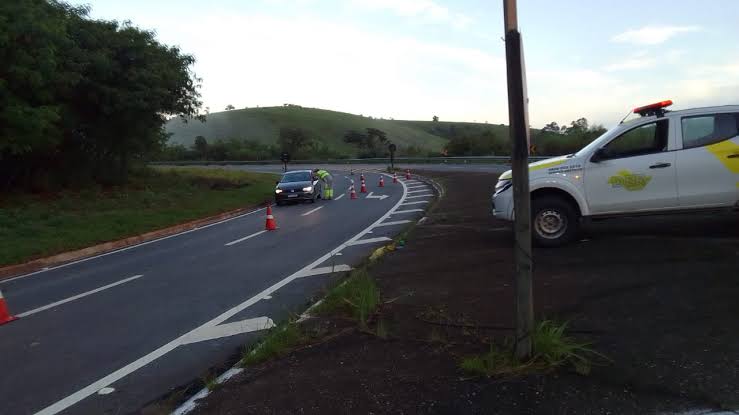 RODOVIA OSWALDO CRUZ E TAMOIOS CONTINUAM INTERDITADA POR CONTA DO ALTO VOLUME DE CHUVA E QUEDAS DE BARREIRAS