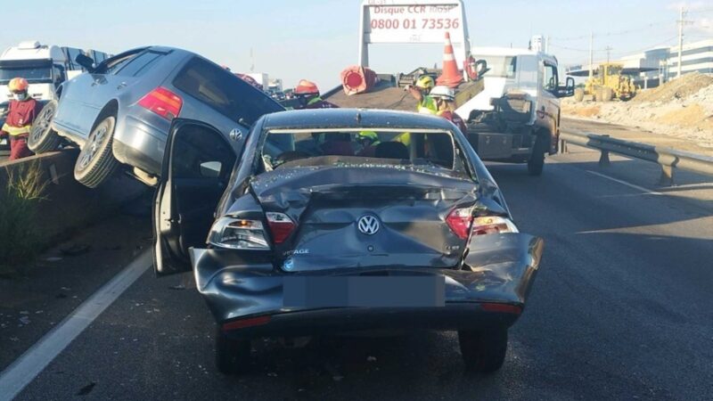 ACIDENTE ENTRE VEÍCULOS CAUSA SEIS QUILÔMETROS DE LENTIDÃO NA RODOVIA PRESIDENTE DUTRA