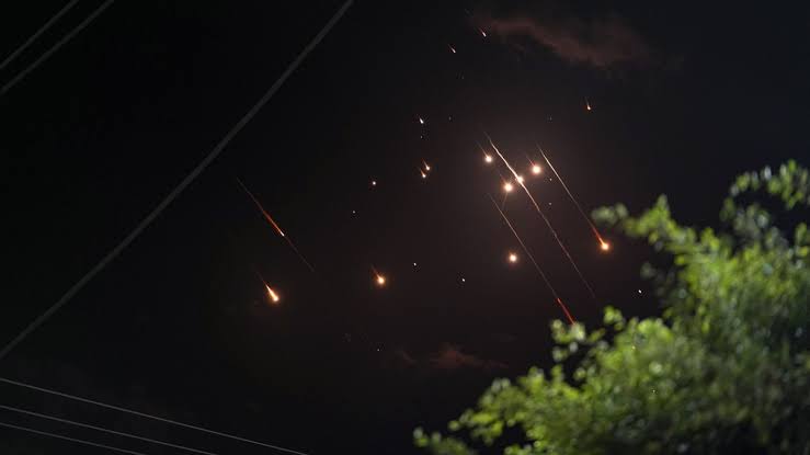 Israel detecta novo ataque e orienta população a buscar abrigo