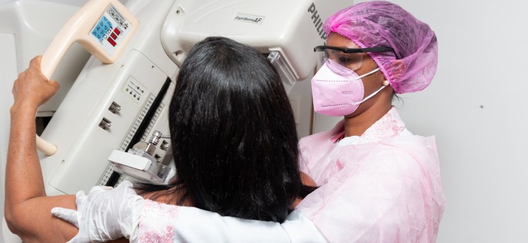 OUTUBRO ROSA: Ministério da Saúde lança campanha de cuidado e prevenção contra o câncer de mama e do colo do útero