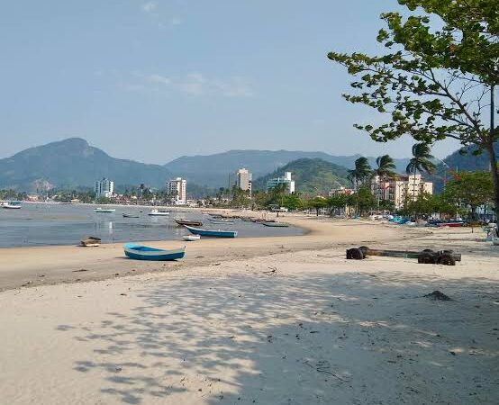 União faz a diferença: mutirão remove 115kg de lixo de praia em Caraguatatuba