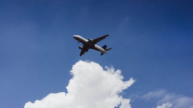 Preço do querosene de aviação sobe novamente e aumenta pressão sobre companhias aéreas